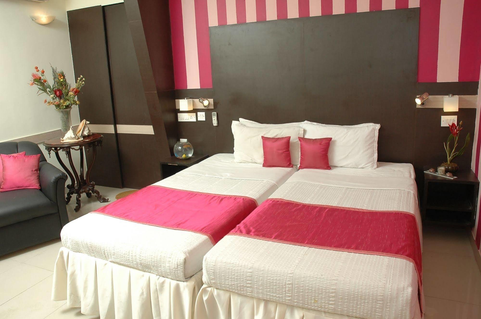 Istay Hotels Infantry Road Bangalore Buitenkant foto