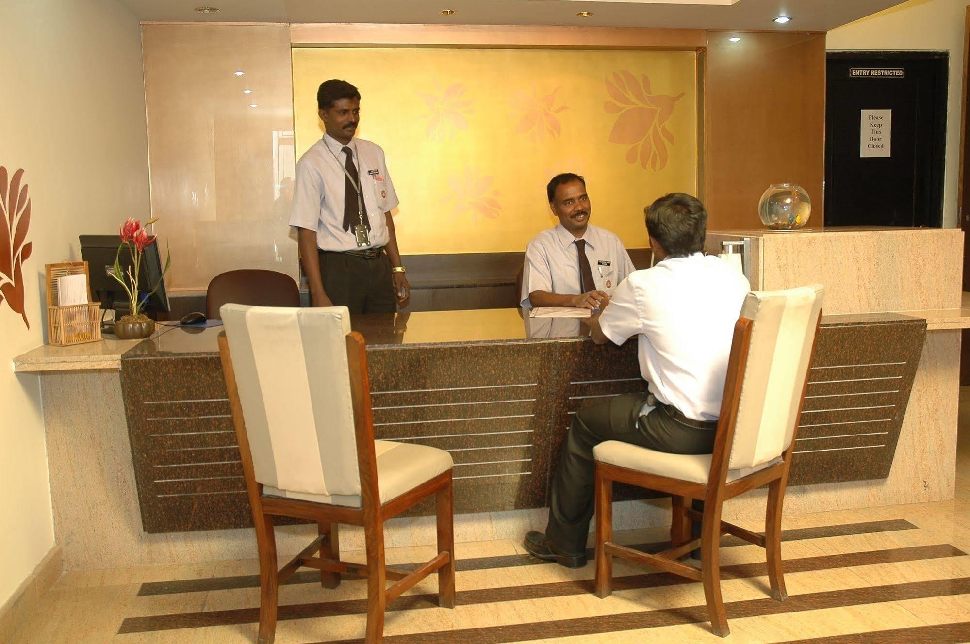 Istay Hotels Infantry Road Bangalore Buitenkant foto