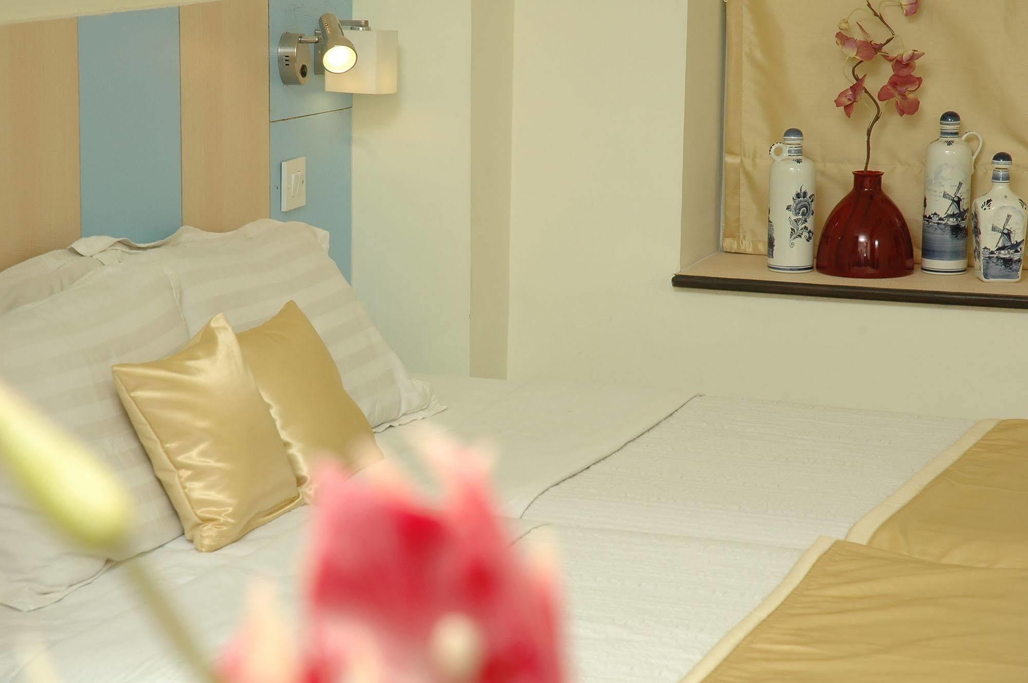 Istay Hotels Infantry Road Bangalore Buitenkant foto