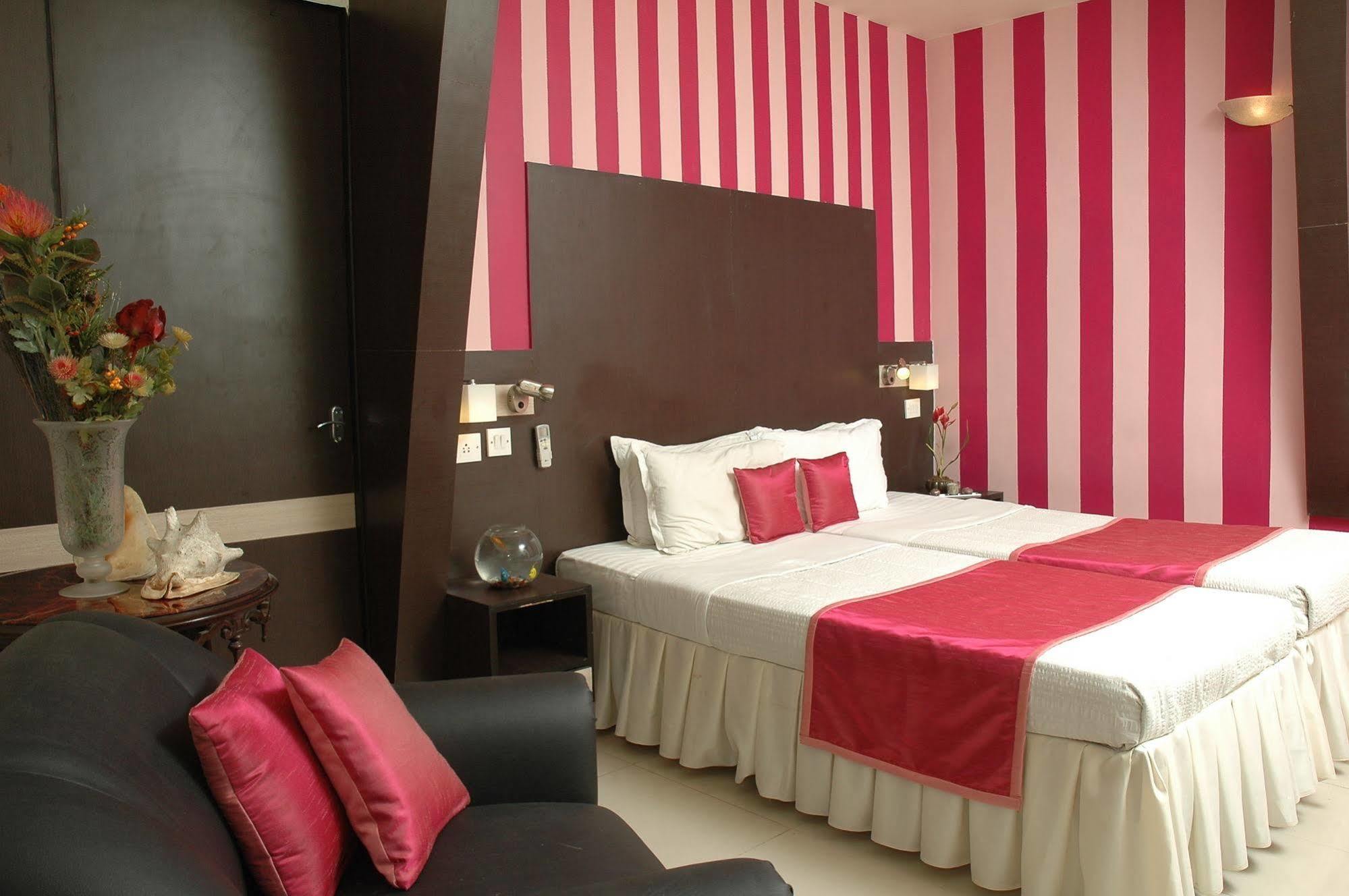 Istay Hotels Infantry Road Bangalore Buitenkant foto