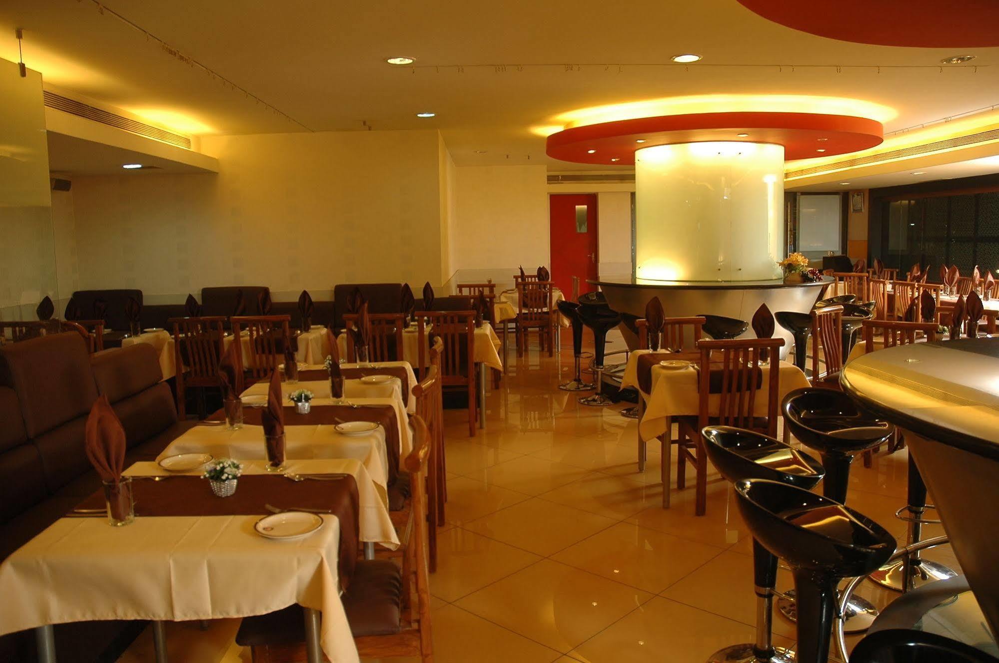 Istay Hotels Infantry Road Bangalore Buitenkant foto