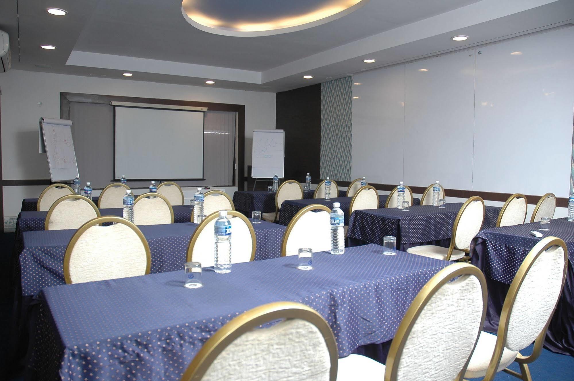Istay Hotels Infantry Road Bangalore Buitenkant foto