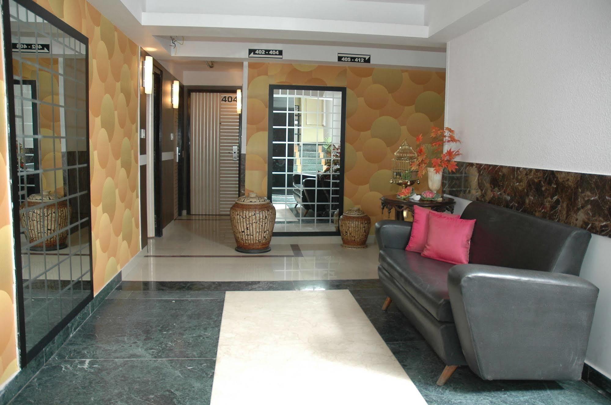Istay Hotels Infantry Road Bangalore Buitenkant foto