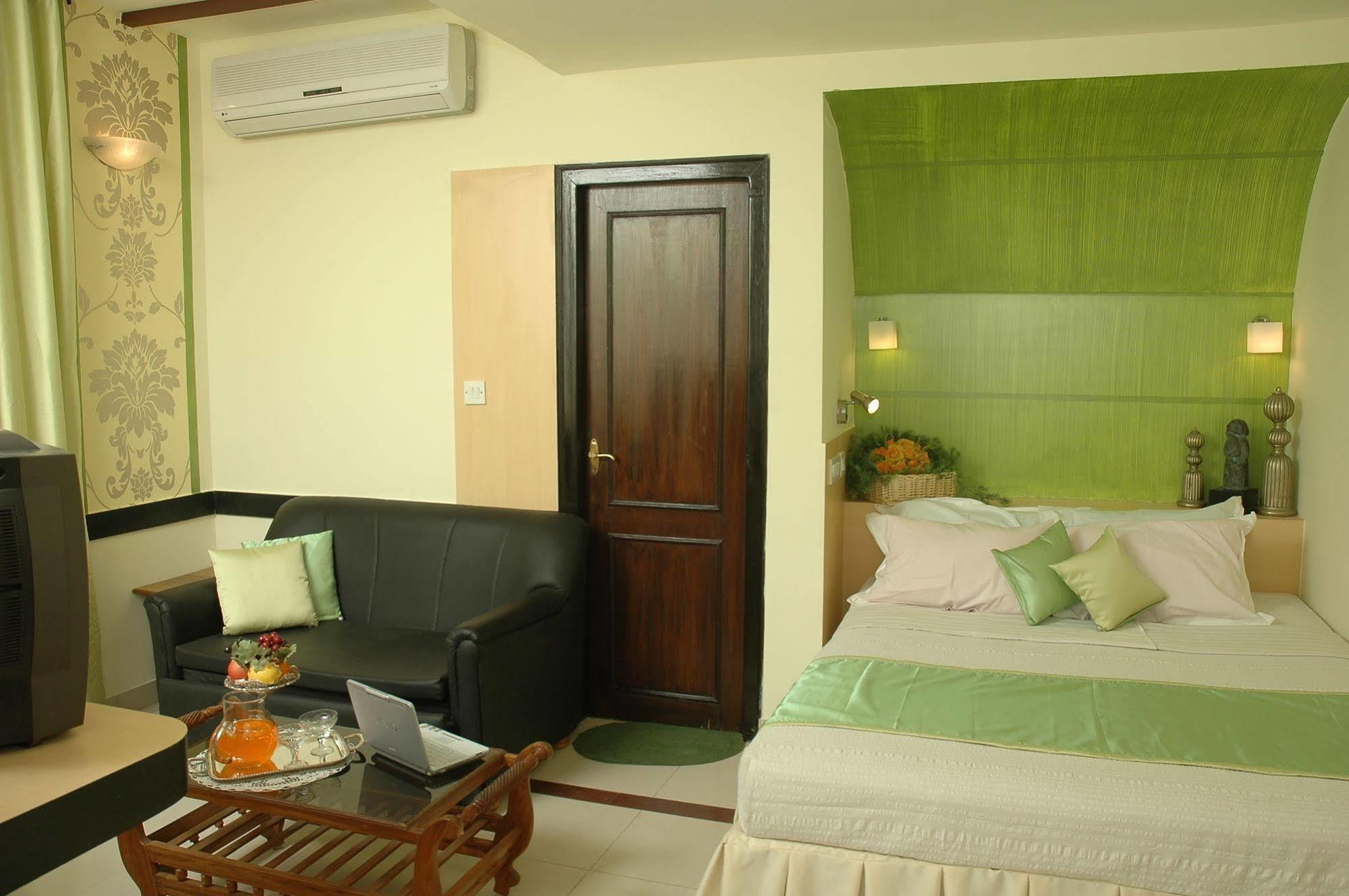 Istay Hotels Infantry Road Bangalore Buitenkant foto