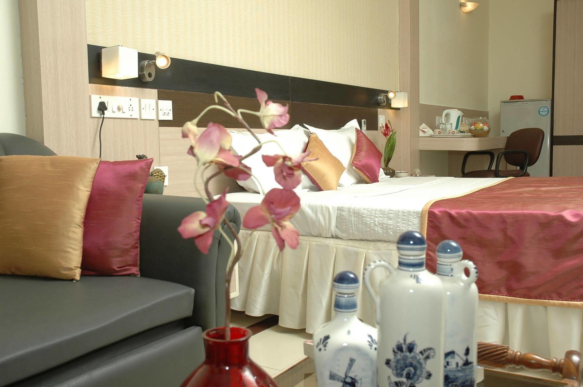Istay Hotels Infantry Road Bangalore Buitenkant foto