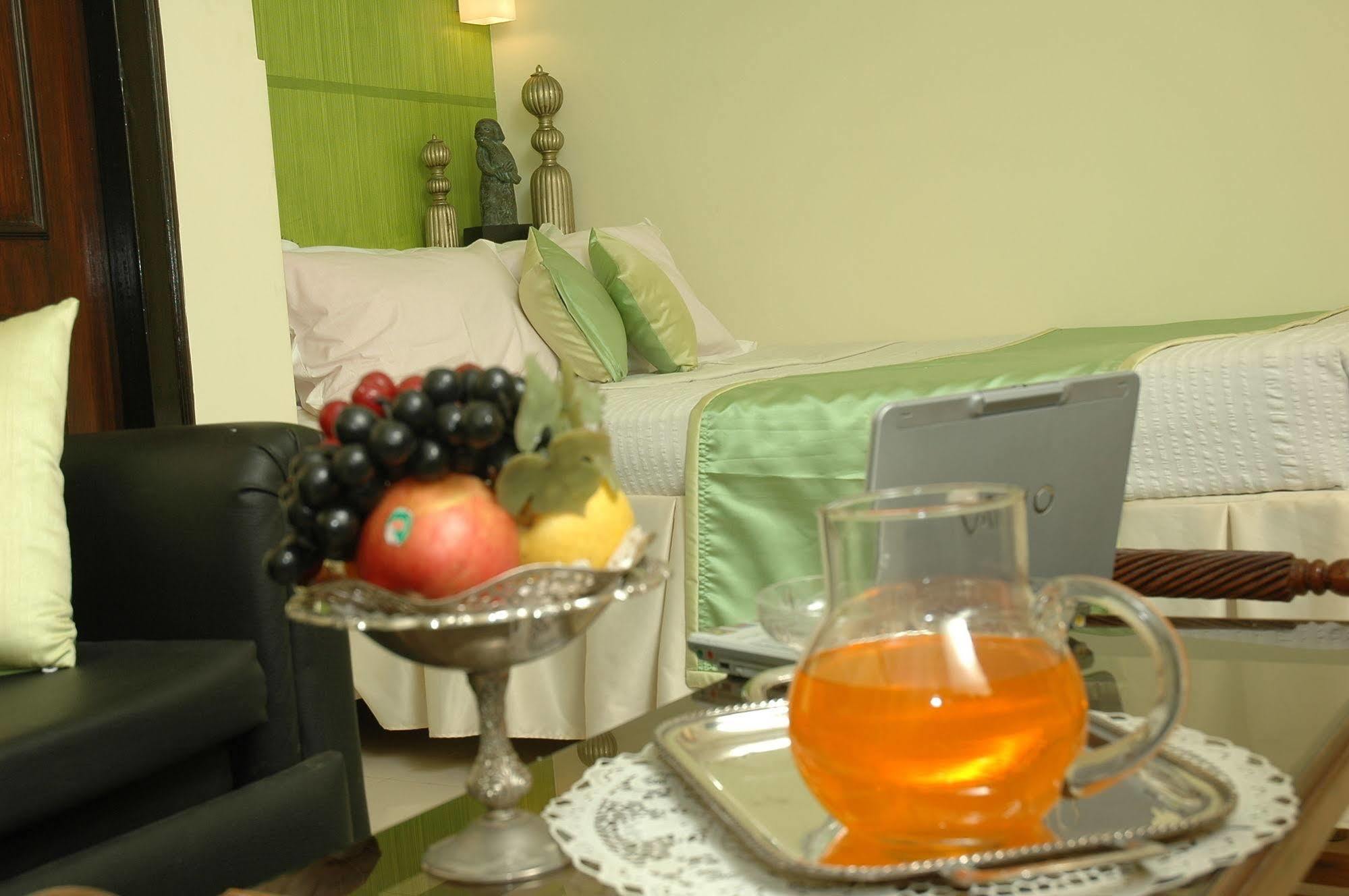 Istay Hotels Infantry Road Bangalore Buitenkant foto